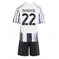 Camisa de Futebol Juventus Weston McKennie #22 Equipamento Principal Infantil 2025-26 Manga Curta (+ Calças curtas)